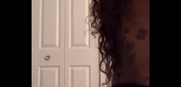  Big booty black girl with tattoos shaking her ass on periscope